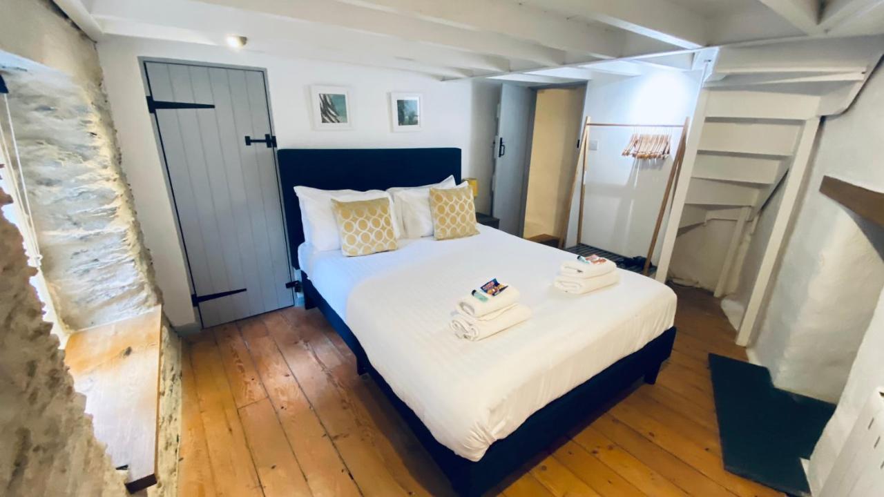 Spindrift Is A Beautiful Newly Refurbished Three Bedroom Private Family House Located On The Old Harbour And The Coastal Path In The Heart Of Beautiful Polperro Exterior photo