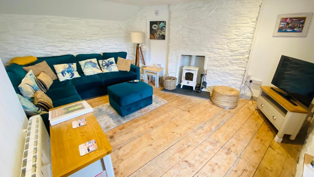 Spindrift Is A Beautiful Newly Refurbished Three Bedroom Private Family House Located On The Old Harbour And The Coastal Path In The Heart Of Beautiful Polperro Exterior photo