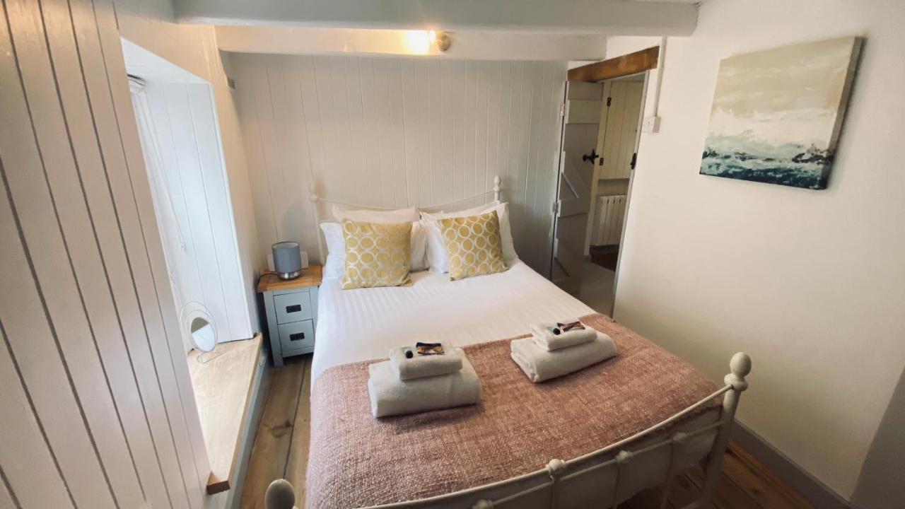 Spindrift Is A Beautiful Newly Refurbished Three Bedroom Private Family House Located On The Old Harbour And The Coastal Path In The Heart Of Beautiful Polperro Exterior photo