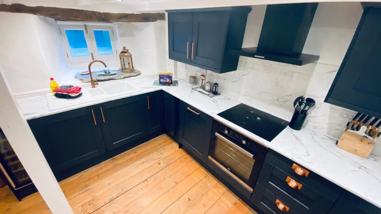 Spindrift Is A Beautiful Newly Refurbished Three Bedroom Private Family House Located On The Old Harbour And The Coastal Path In The Heart Of Beautiful Polperro Exterior photo