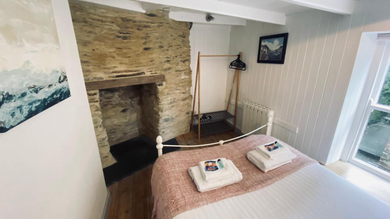 Spindrift Is A Beautiful Newly Refurbished Three Bedroom Private Family House Located On The Old Harbour And The Coastal Path In The Heart Of Beautiful Polperro Exterior photo
