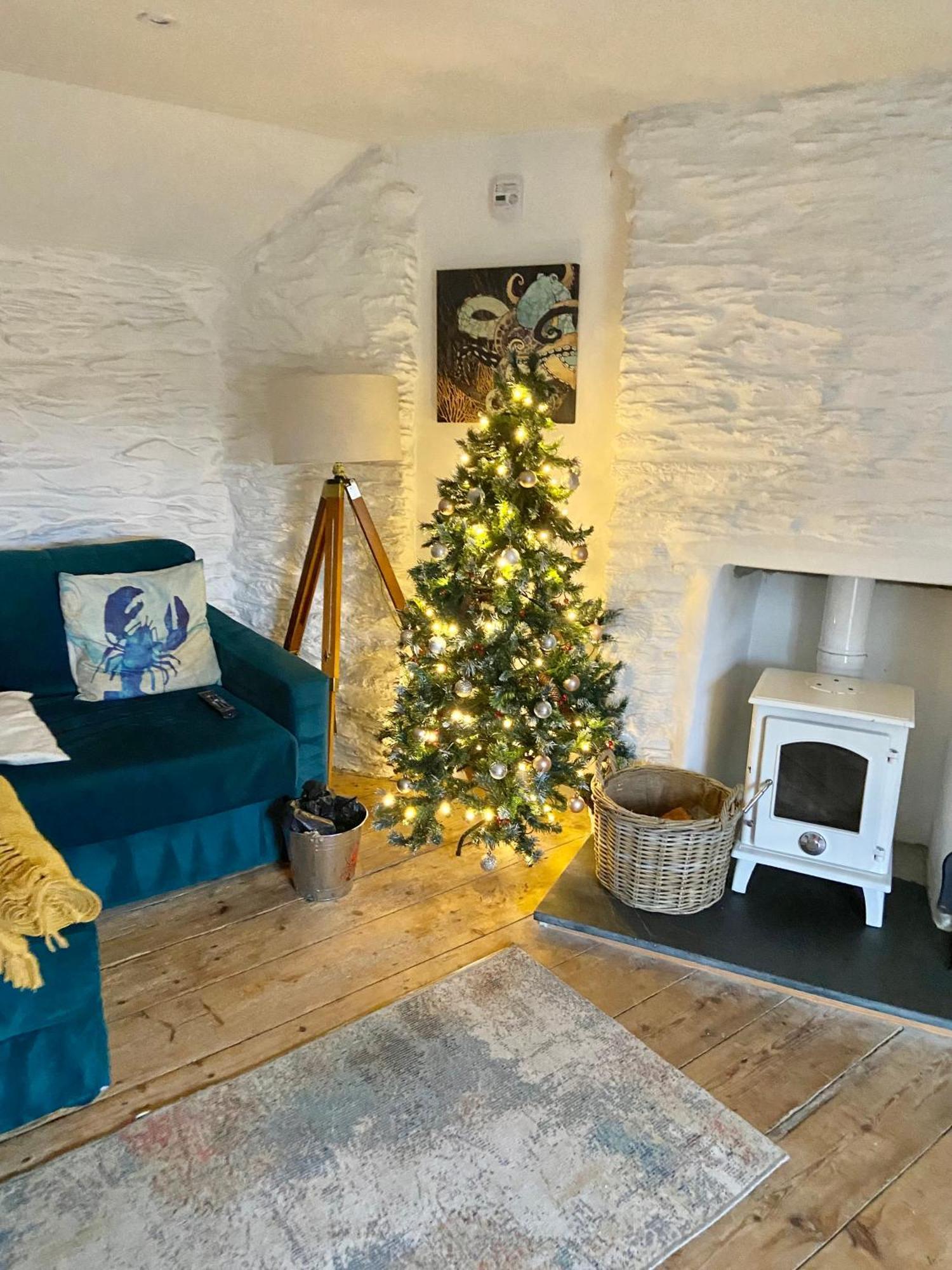 Spindrift Is A Beautiful Newly Refurbished Three Bedroom Private Family House Located On The Old Harbour And The Coastal Path In The Heart Of Beautiful Polperro Exterior photo